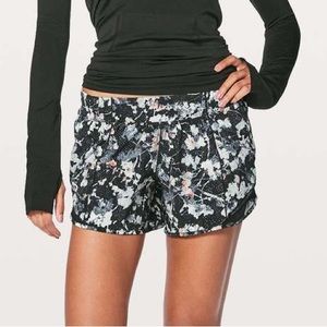 Lululemon Hotty Hot Short 4”